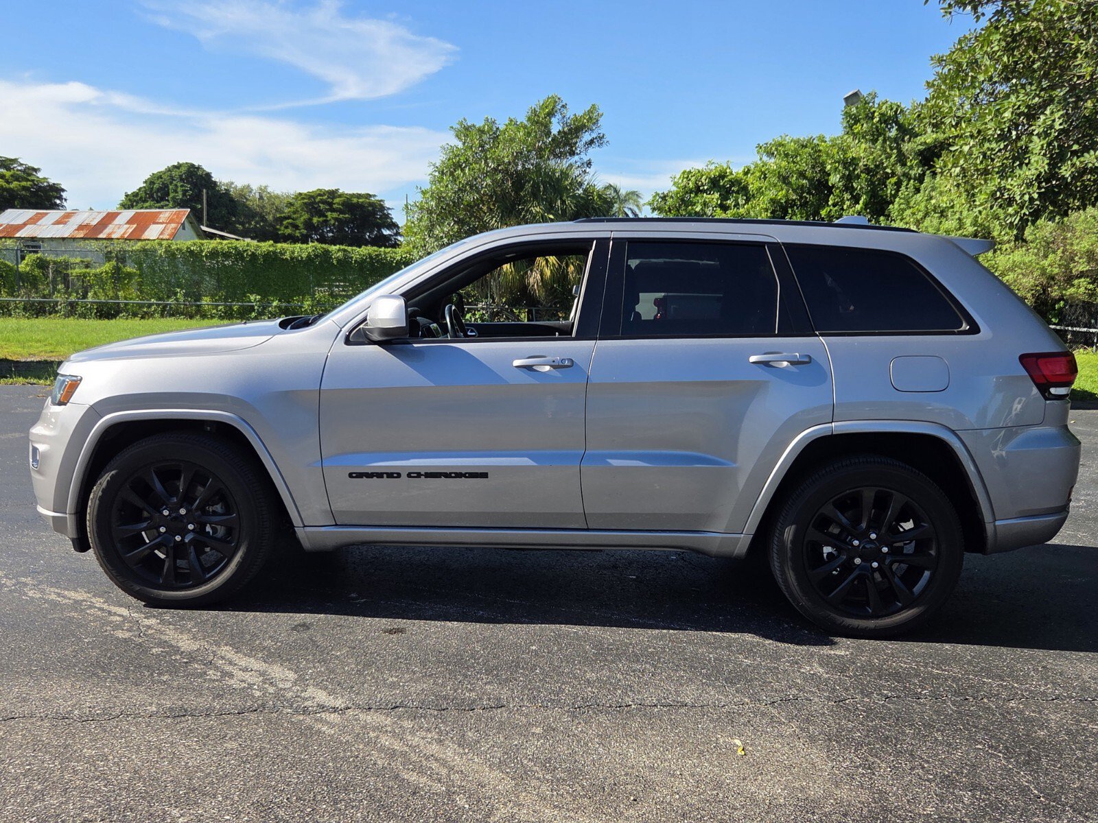 Used 2021 Jeep Grand Cherokee Laredo SUV