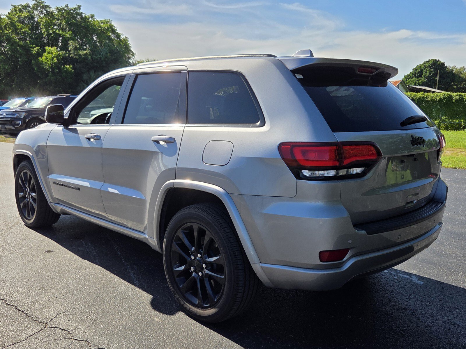 Used 2021 Jeep Grand Cherokee Laredo SUV
