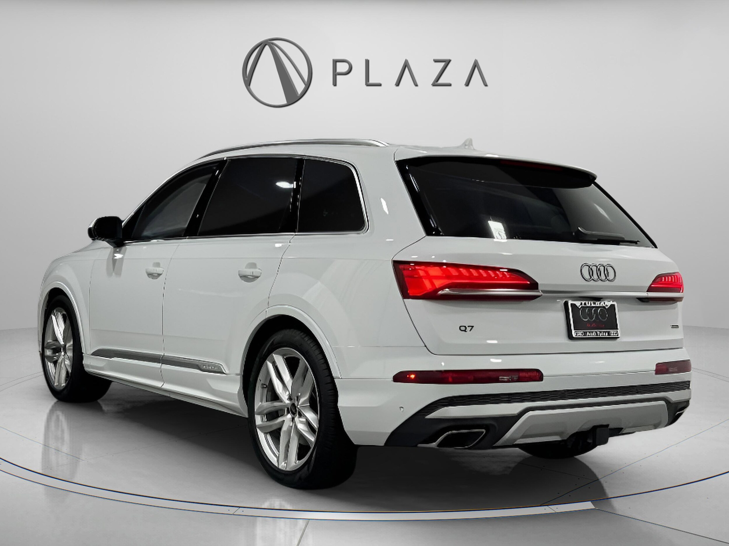 2025 Audi Q7 55 Premium Plus photo 3