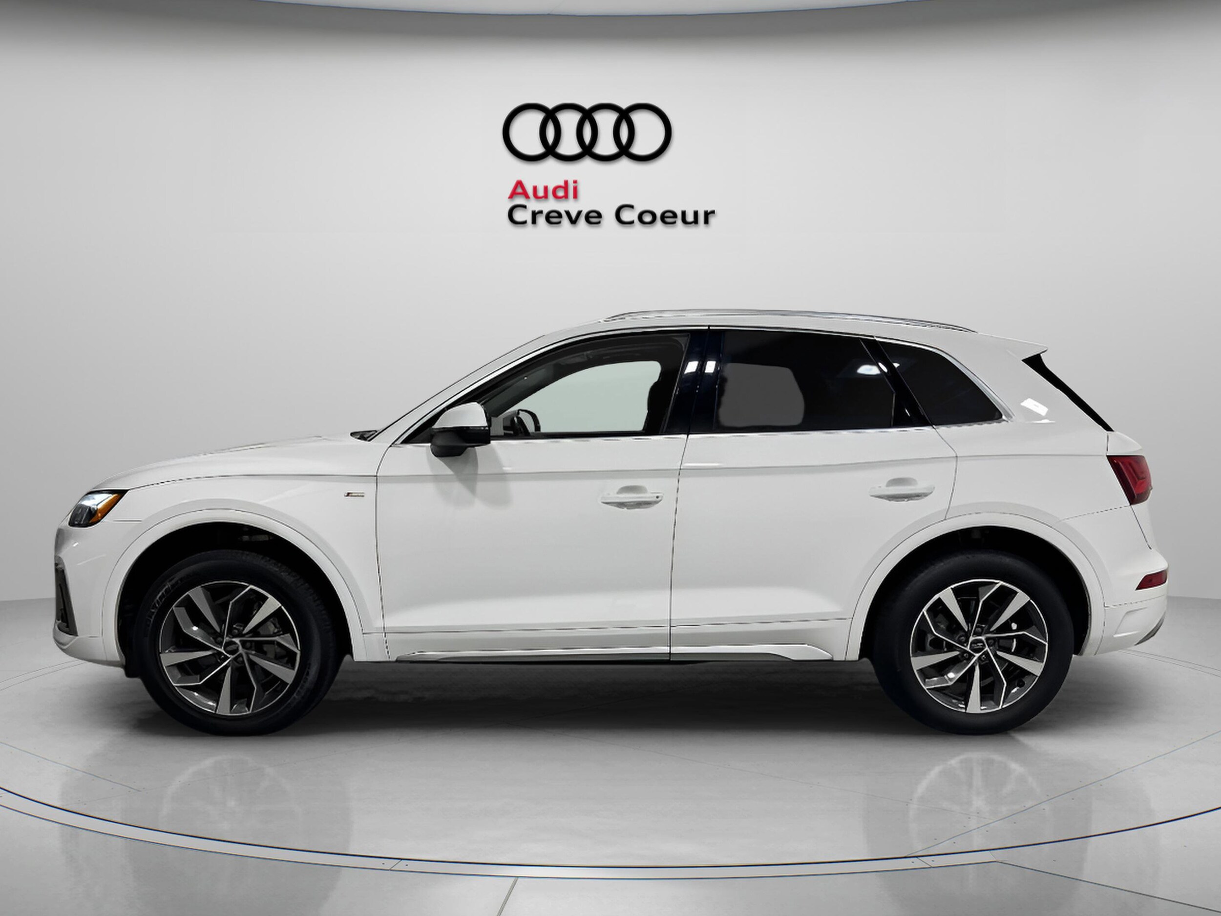 2022 Audi Q5 S line Premium photo 2