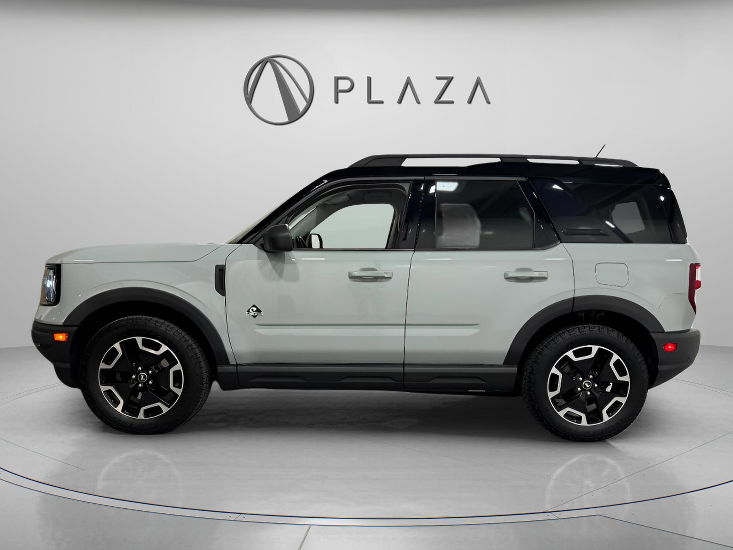 2021 Ford Bronco Sport Outer Banks photo 2