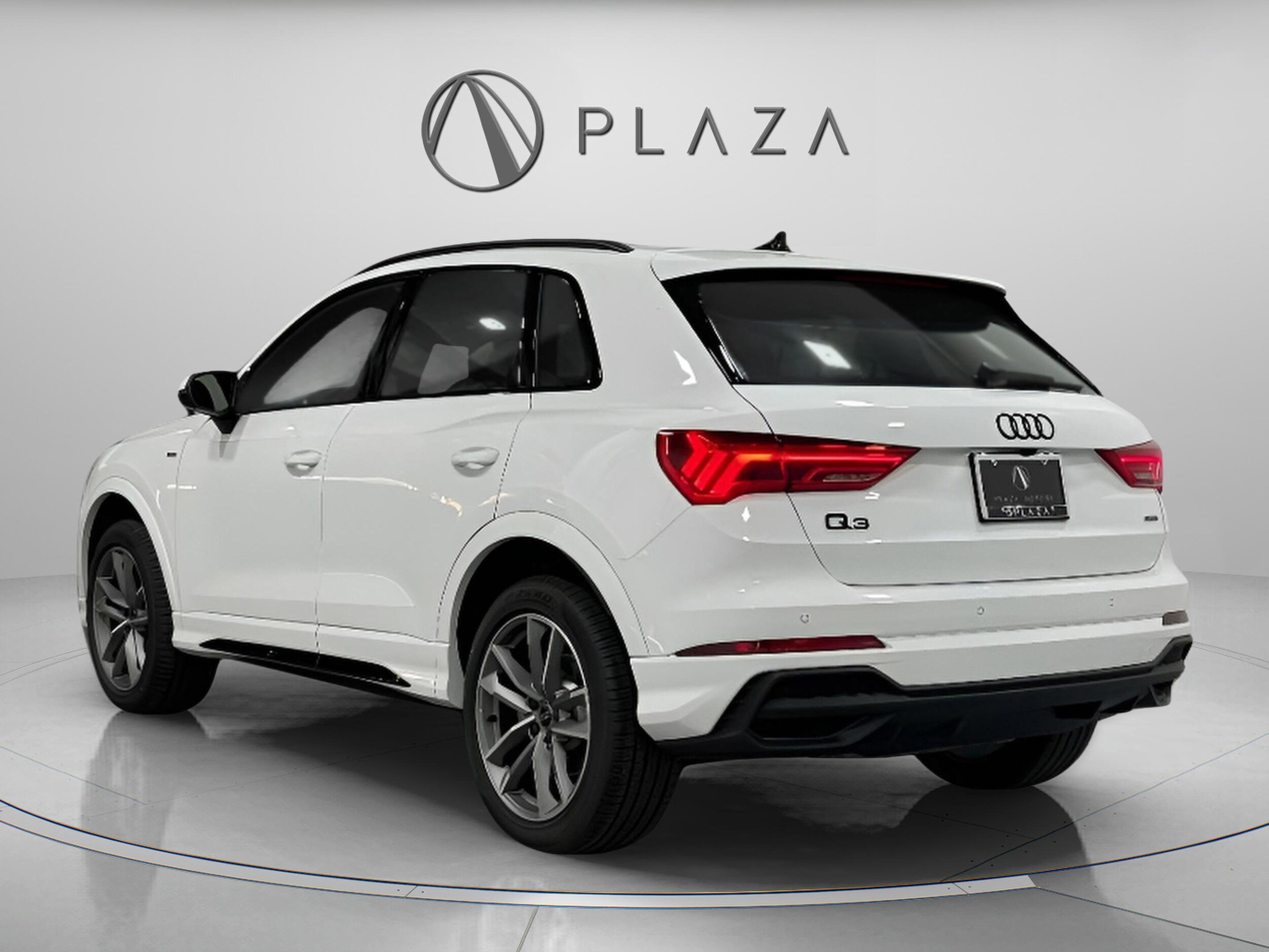 2025 Audi Q3 45 TFSI S line Premium photo 3
