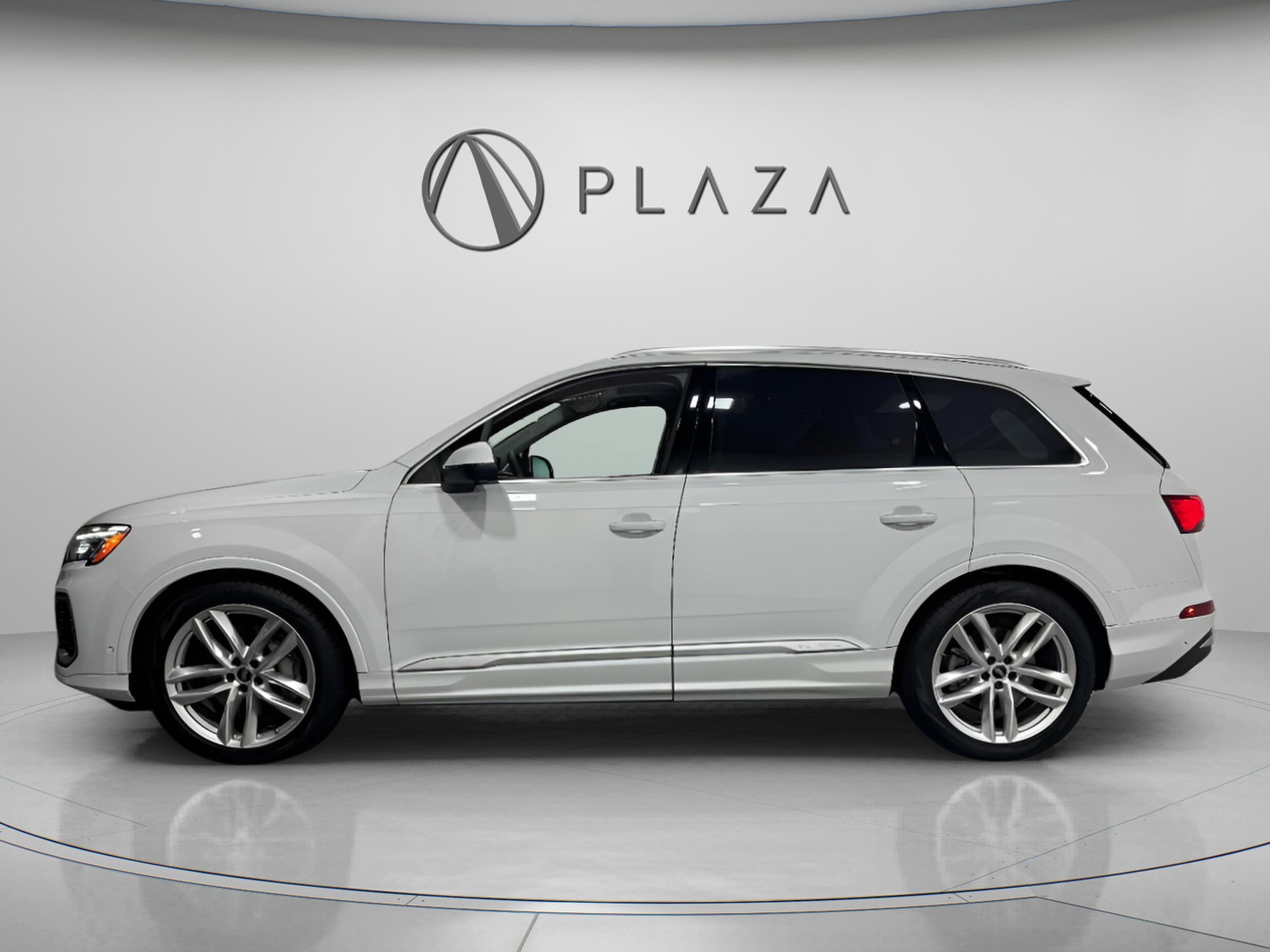2025 Audi Q7 55 Premium Plus photo 2