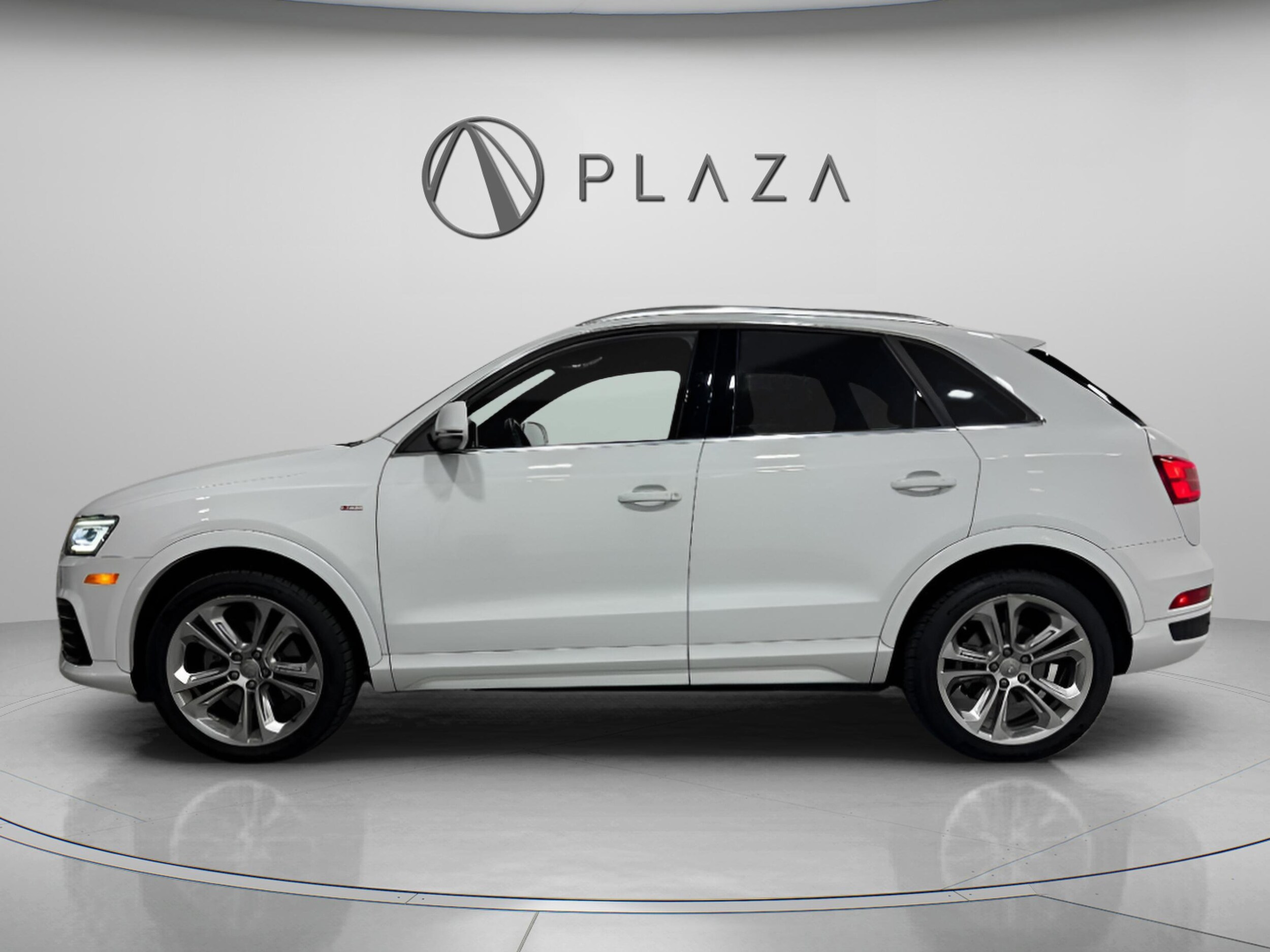 2016 Audi Q3 Prestige photo 2