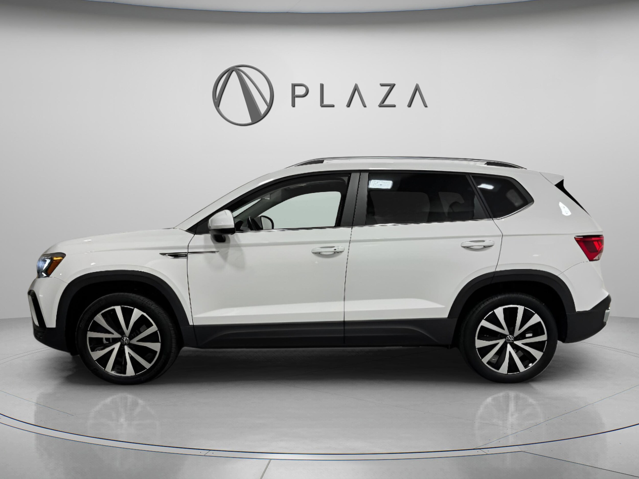 2022 Volkswagen Taos SE photo 2