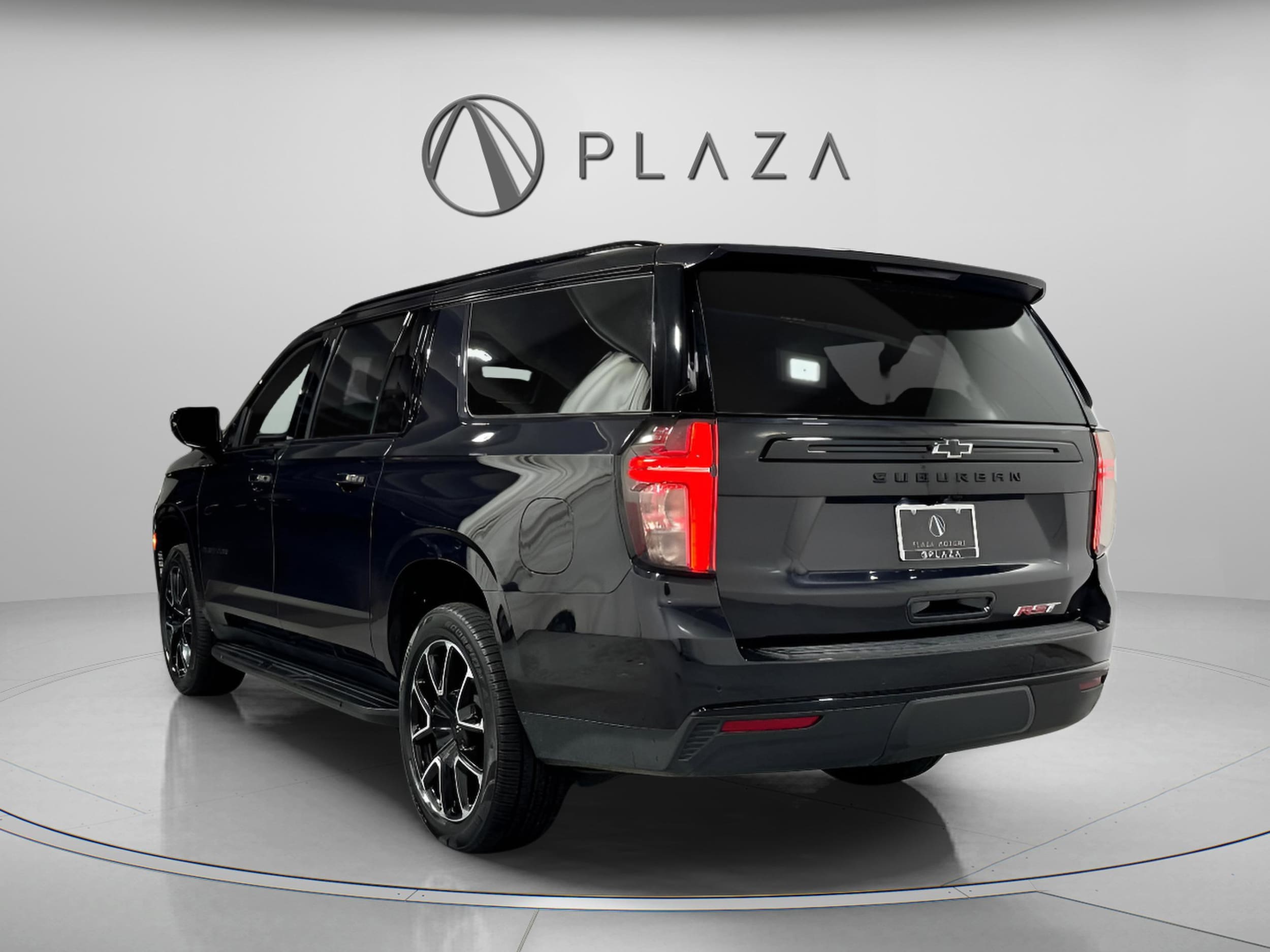 2024 Chevrolet Suburban RST photo 2