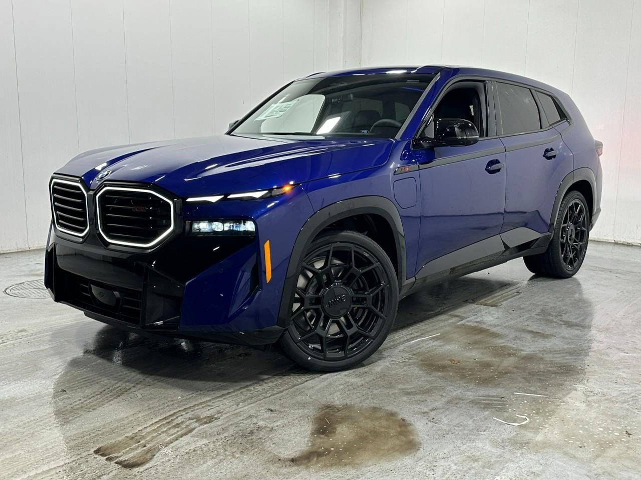 2026 BMW XM Base's photo