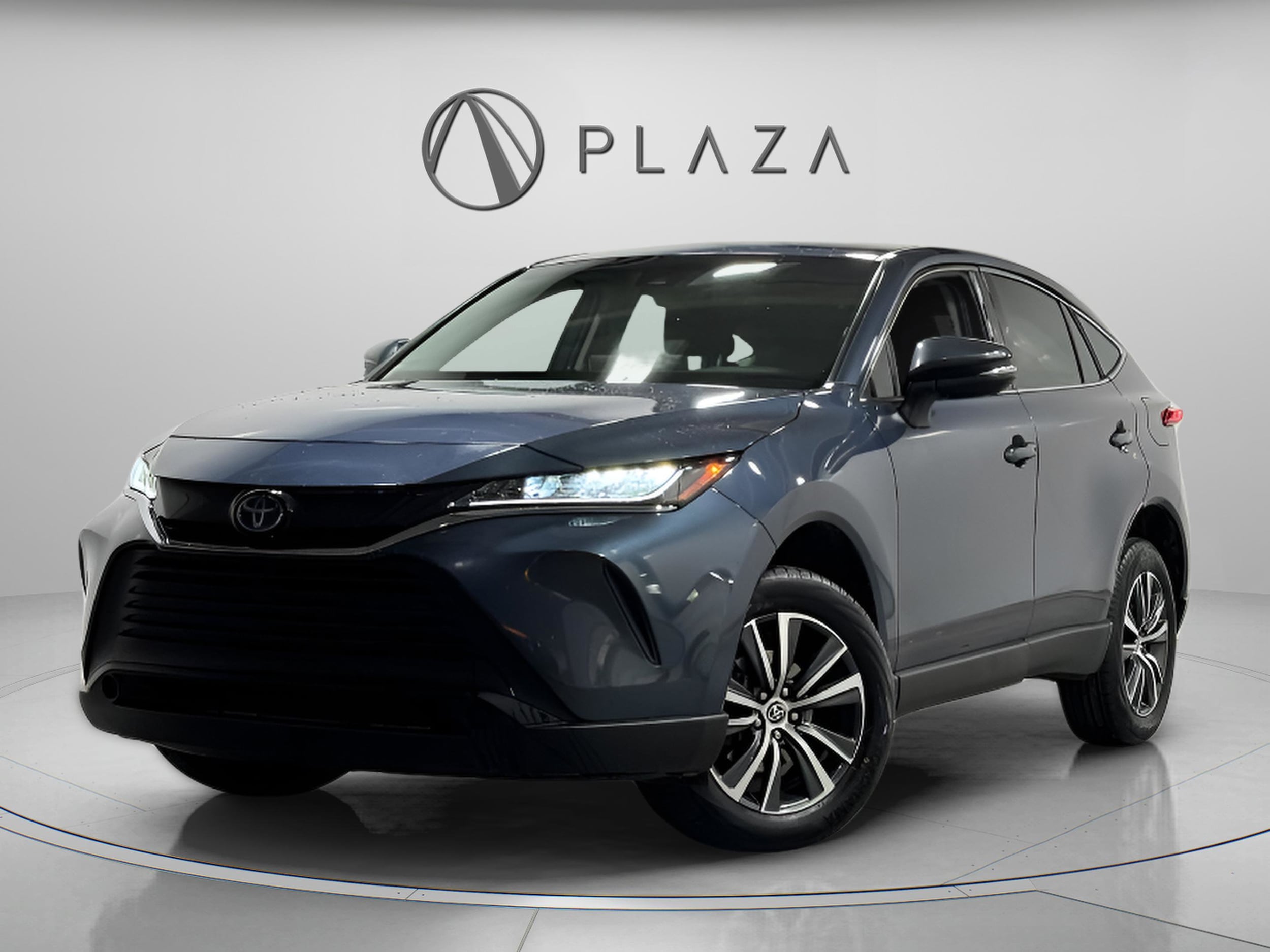 2022 Toyota Venza LE's photo