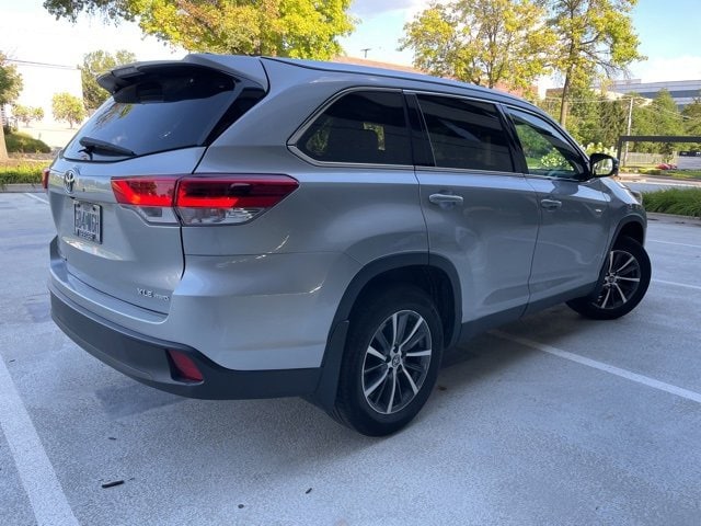 Used 2019 Toyota Highlander XLE with VIN 5TDJZRFH0KS612176 for sale in Creve Coeur, MO