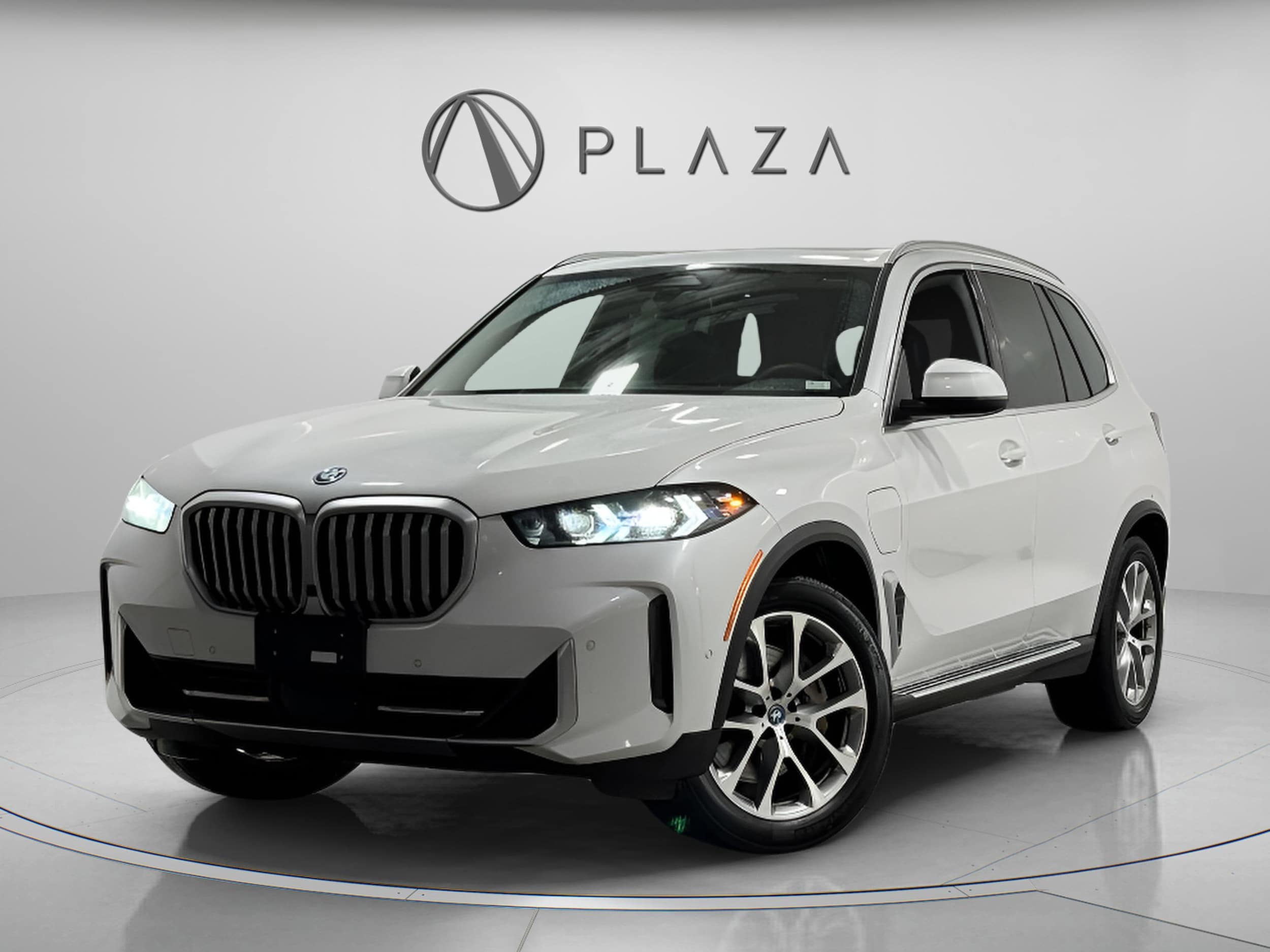 2025 BMW X5 50e's photo