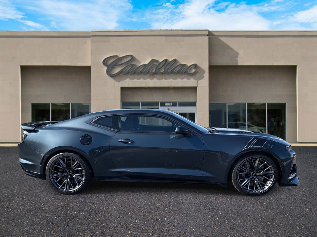2023 Chevrolet Camaro ZL1 photo 2