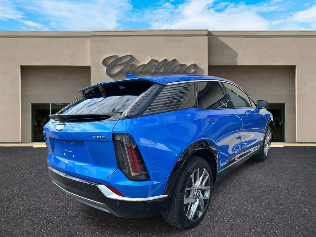 2025 Cadillac Optiq Luxury photo 3