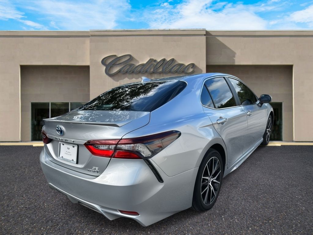 2024 Toyota Camry Hybrid SE photo 3