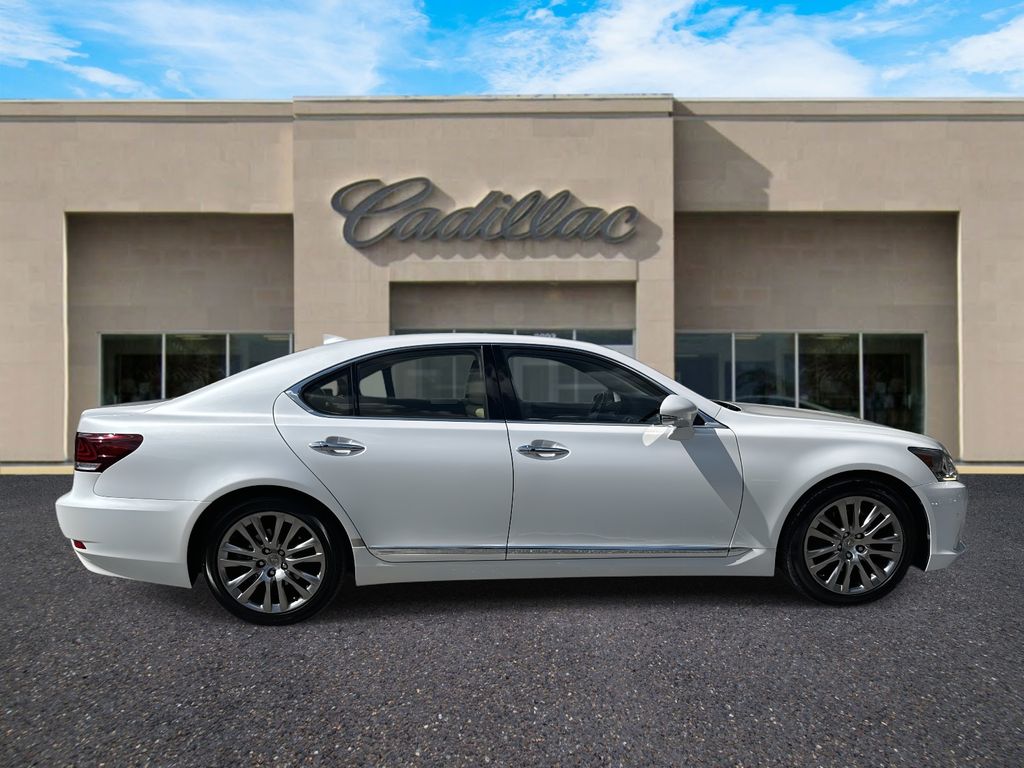 2016 Lexus LS 460 photo 2