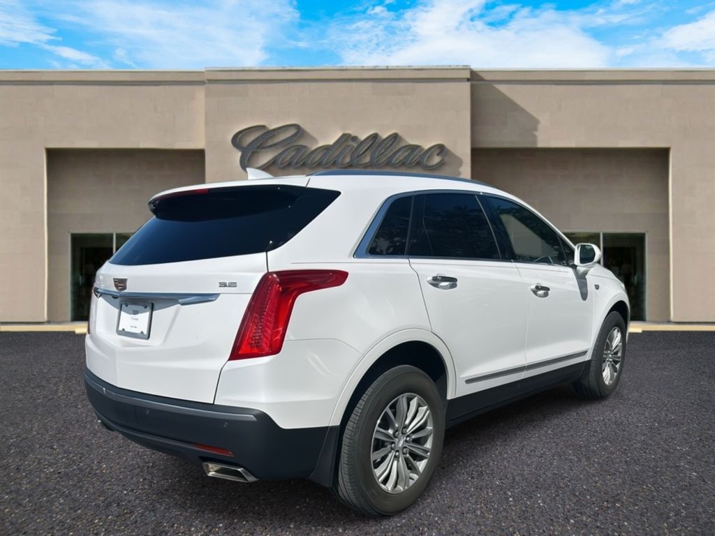 2019 Cadillac XT5 Luxury photo 2