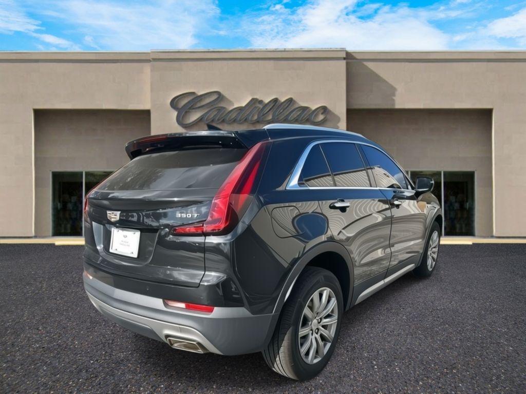 2021 Cadillac XT4 Premium Luxury photo 3