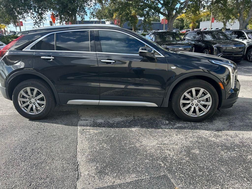 2021 Cadillac XT4 Premium Luxury photo 2
