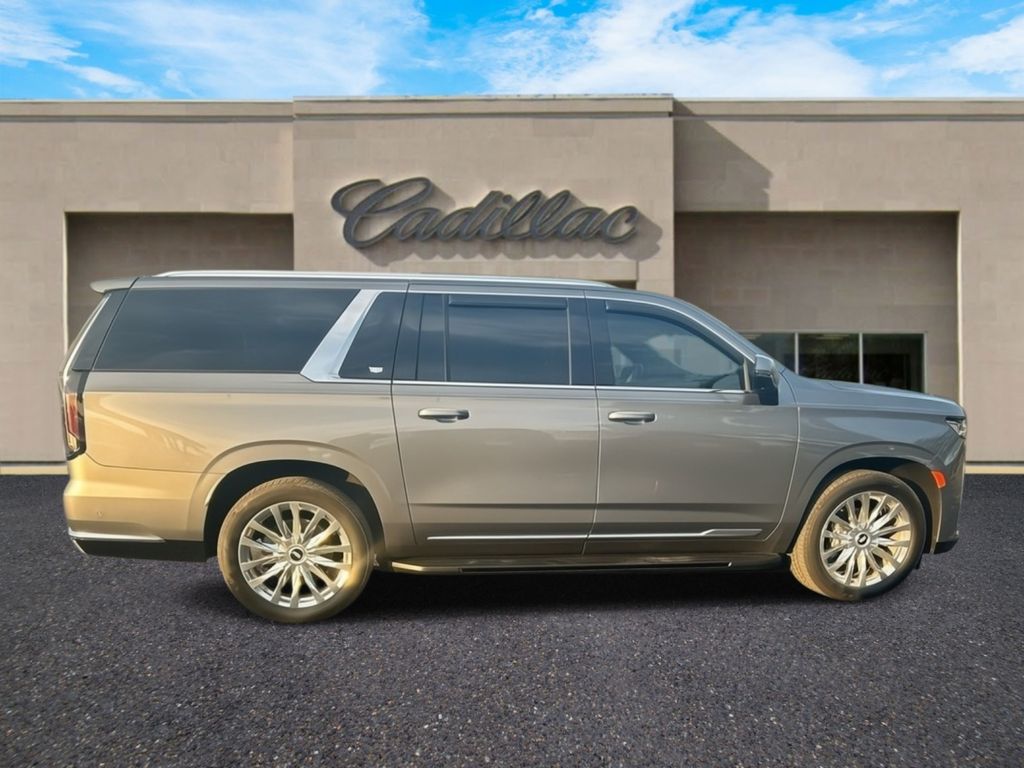 2022 Cadillac Escalade ESV Premium Luxury photo 2