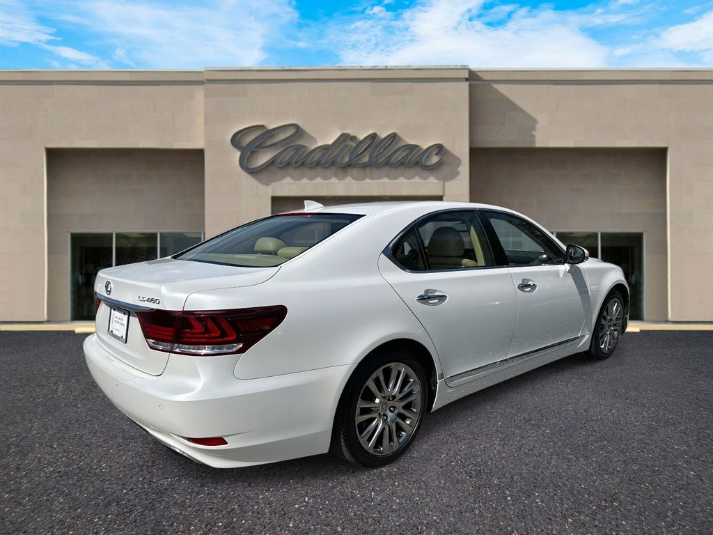 2016 Lexus LS 460 photo 3