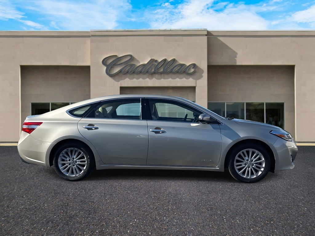 2015 Toyota Avalon Hybrid XLE Touring photo 2
