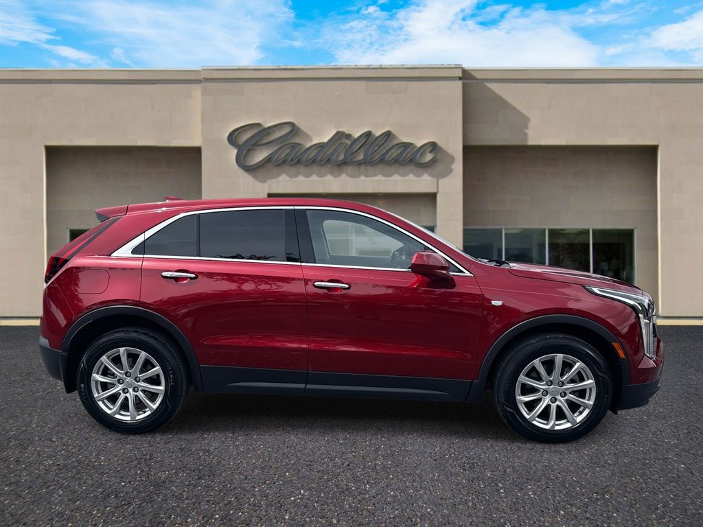 2019 Cadillac XT4 Luxury photo 2