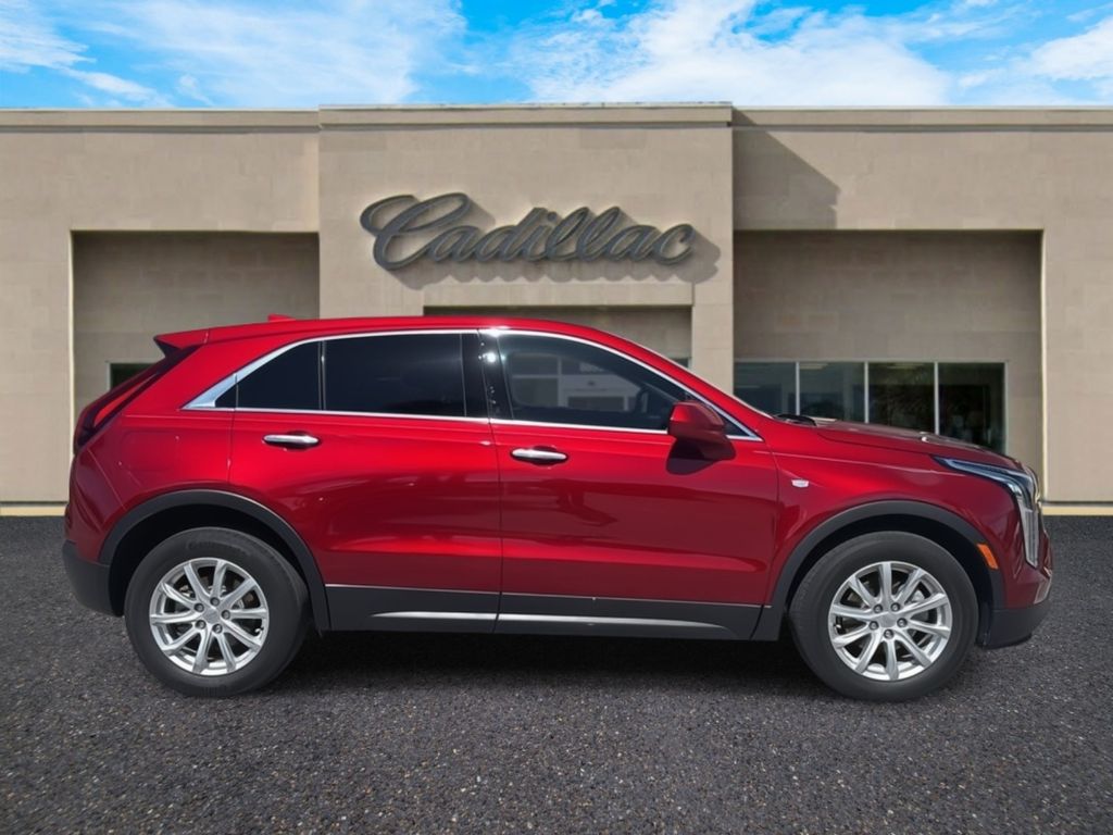 2023 Cadillac XT4 Luxury photo 2