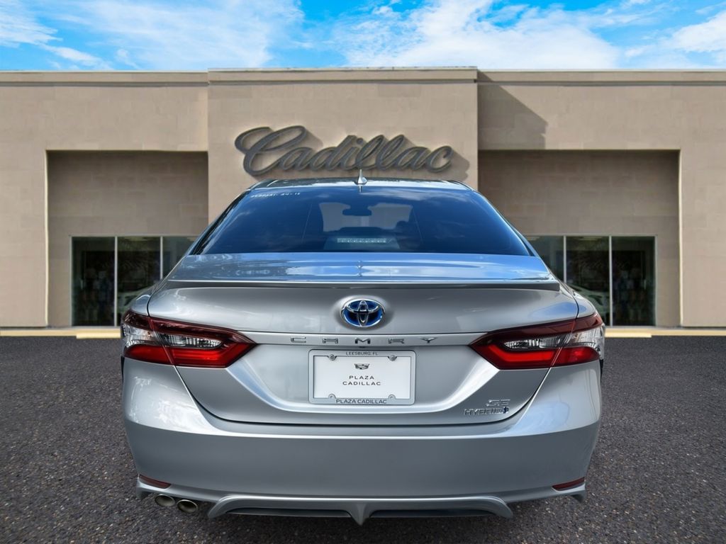 2024 Toyota Camry Hybrid SE photo 4