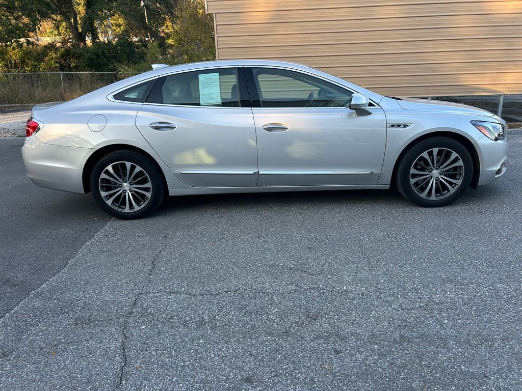 2018 Buick LaCrosse Essence photo 2