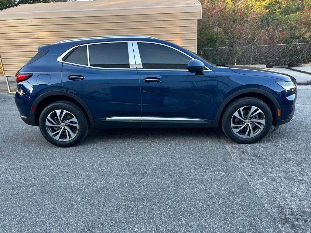 2022 Buick Envision Essence photo 2