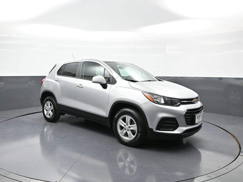 2022 Chevrolet Trax LS photo 4