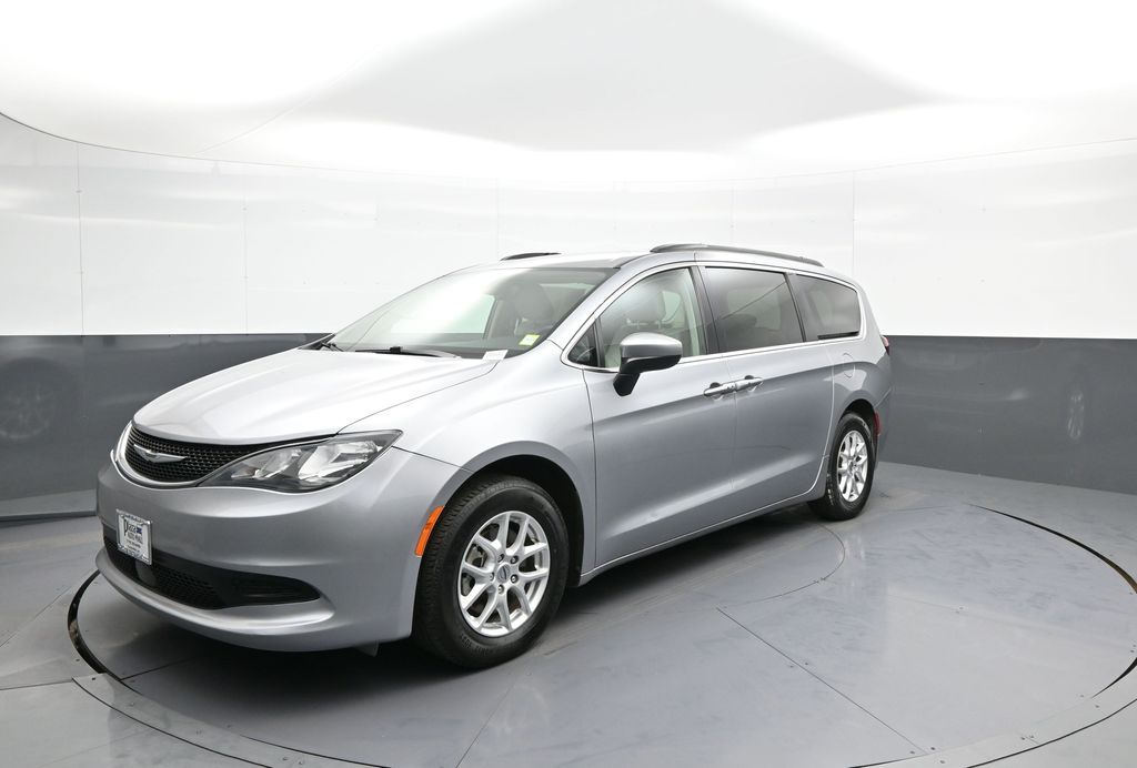 2021 Chrysler Voyager LXI's photo