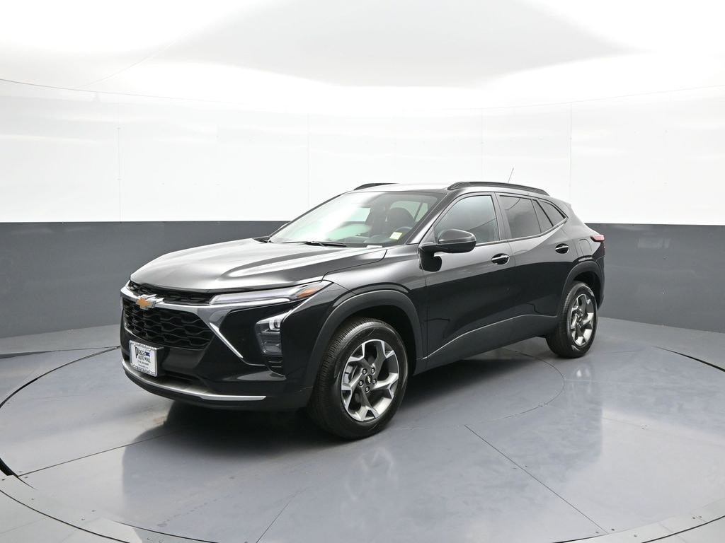 Used 2025 Chevrolet Trax LT SUV
