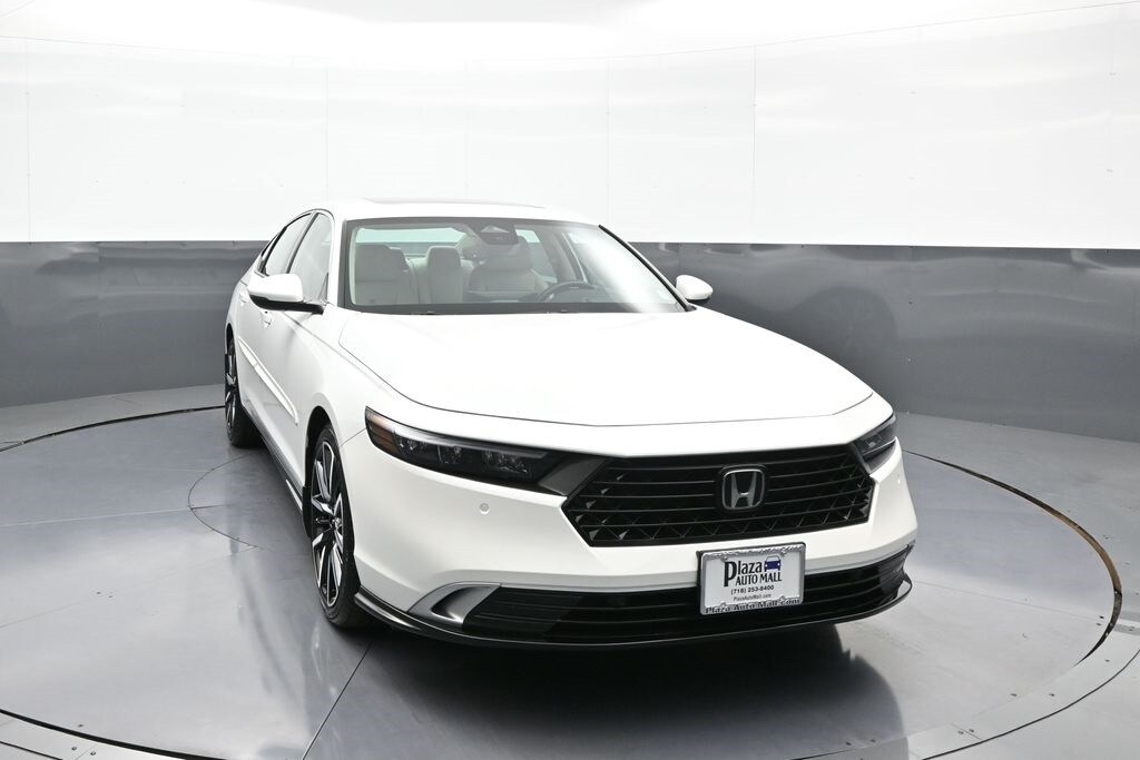 2023 Honda Accord Hybrid Touring photo 3