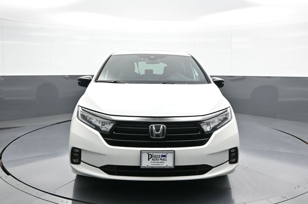 2023 Honda Odyssey Sport photo 2