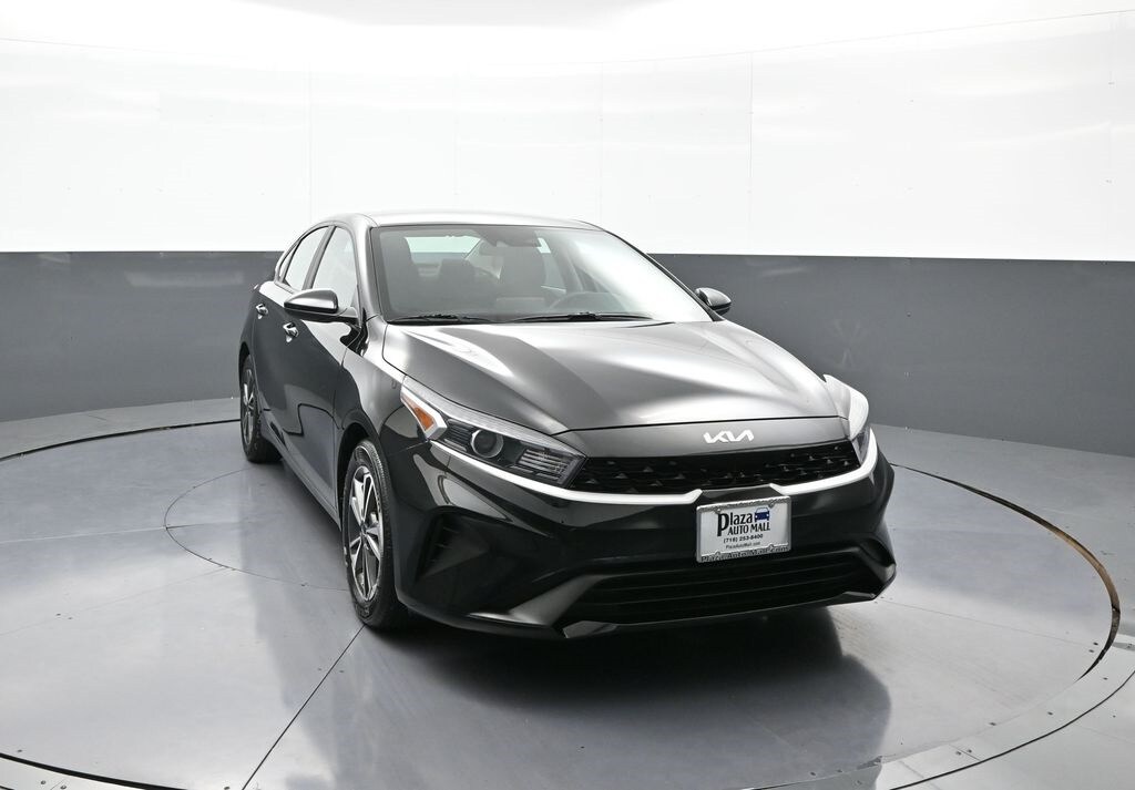 2023 Kia Forte LXS photo 3