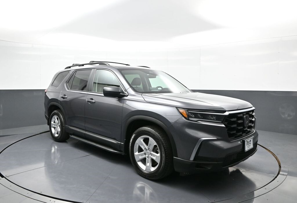 2023 Honda Pilot LX photo 3