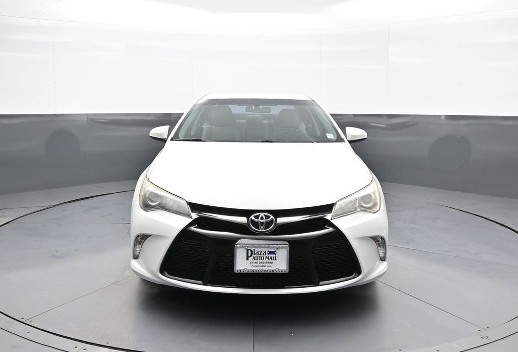 Used 2015 Toyota Camry SE Sedan