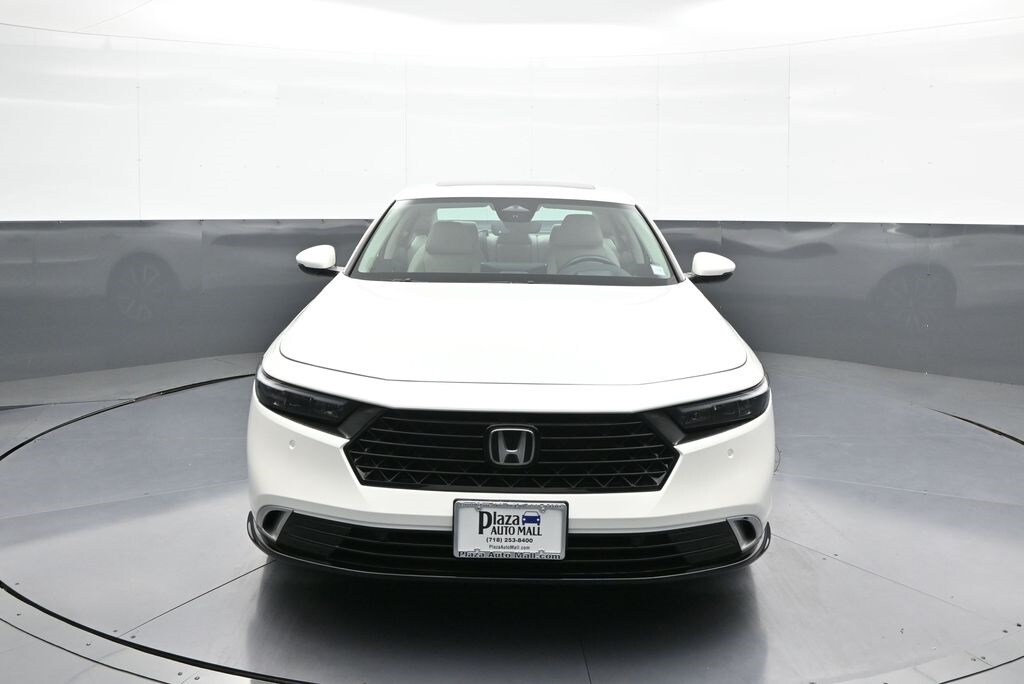 2023 Honda Accord Hybrid Touring photo 2