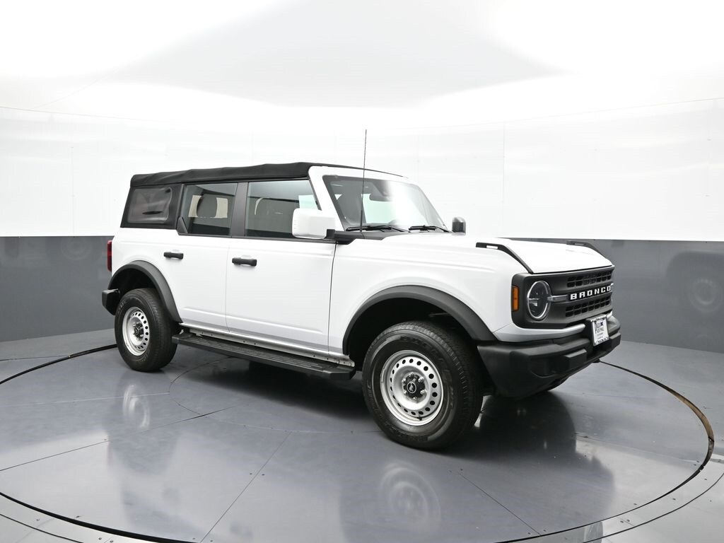 2021 Ford Bronco Base photo 2