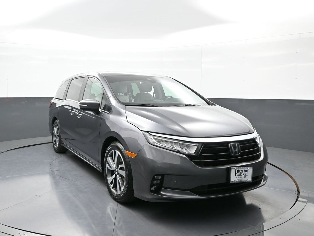2023 Honda Odyssey Touring photo 3