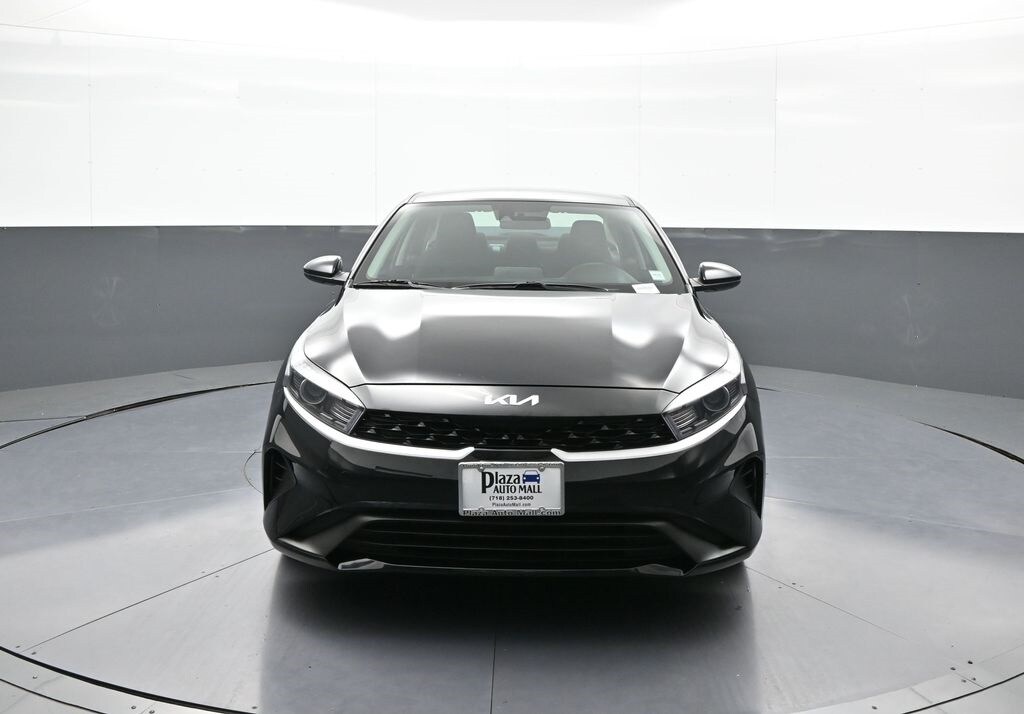 2023 Kia Forte LXS photo 2