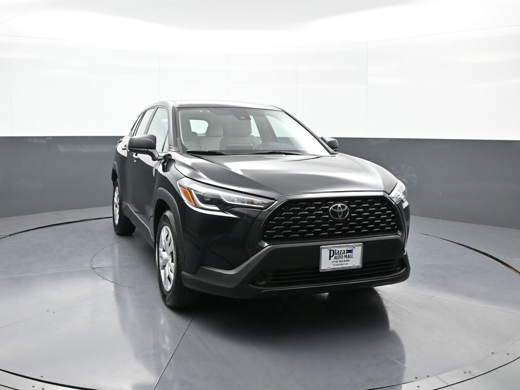 2022 Toyota Corolla Cross L photo 2