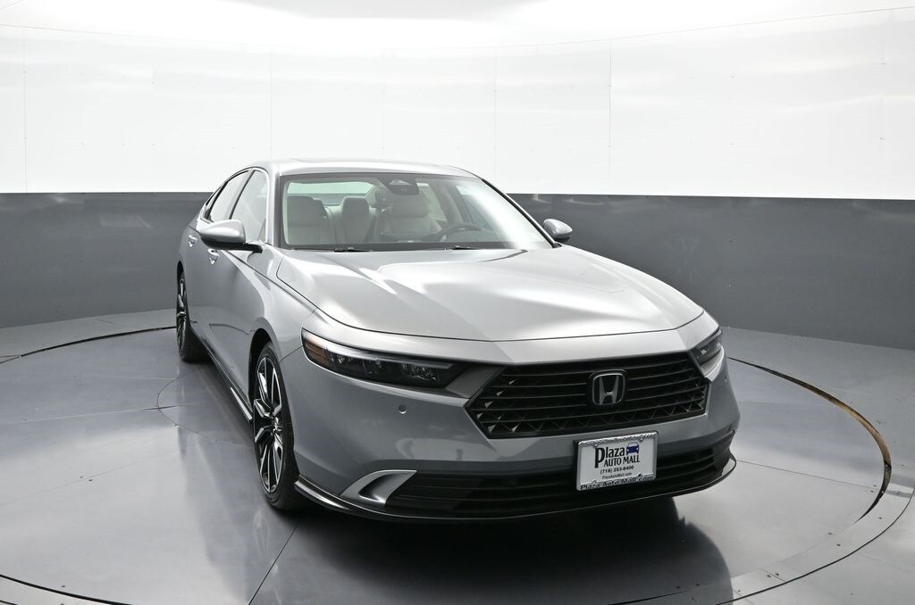 2025 Honda Accord Hybrid Touring photo 3