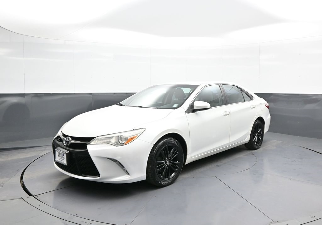 Used 2015 Toyota Camry SE Sedan