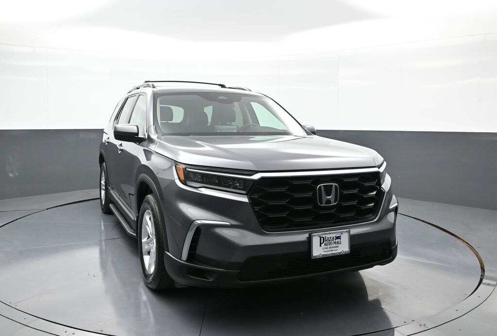 2023 Honda Pilot LX photo 2