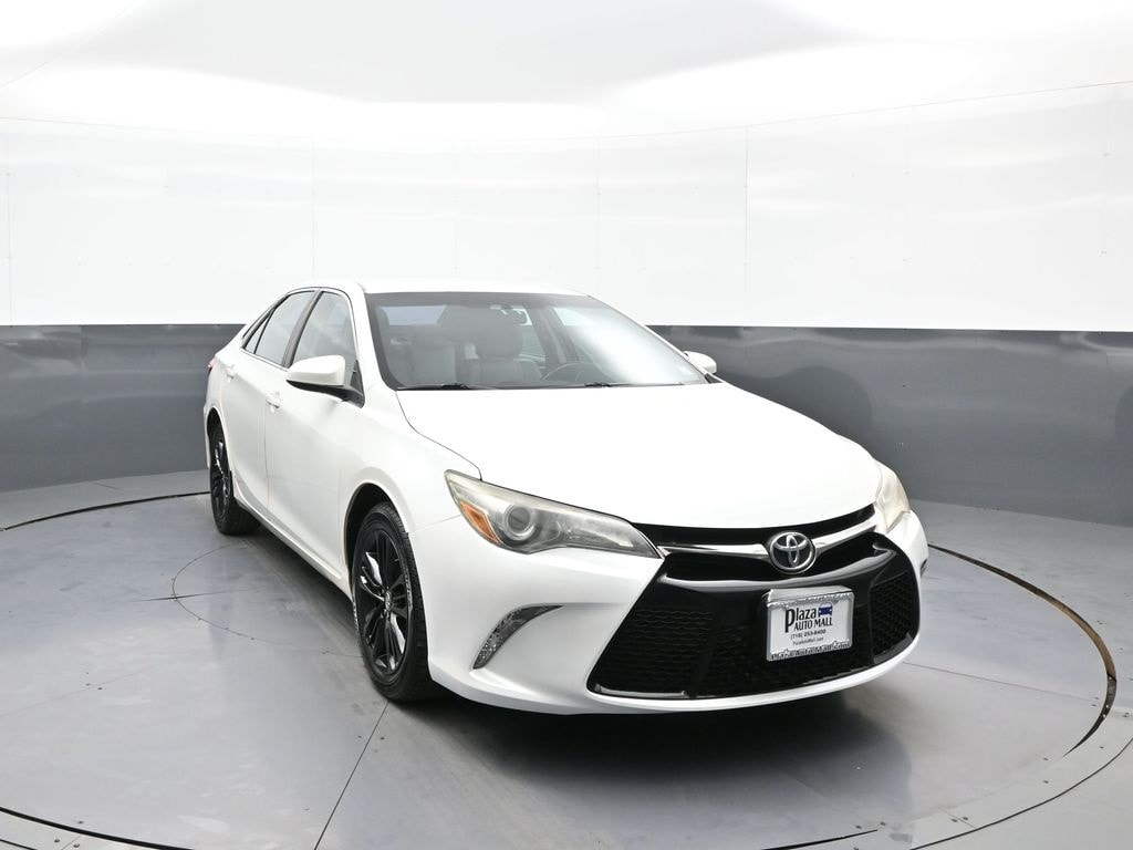 Used 2015 Toyota Camry SE Sedan