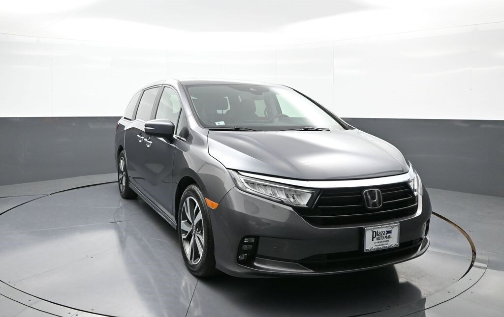 2024 Honda Odyssey Touring photo 3