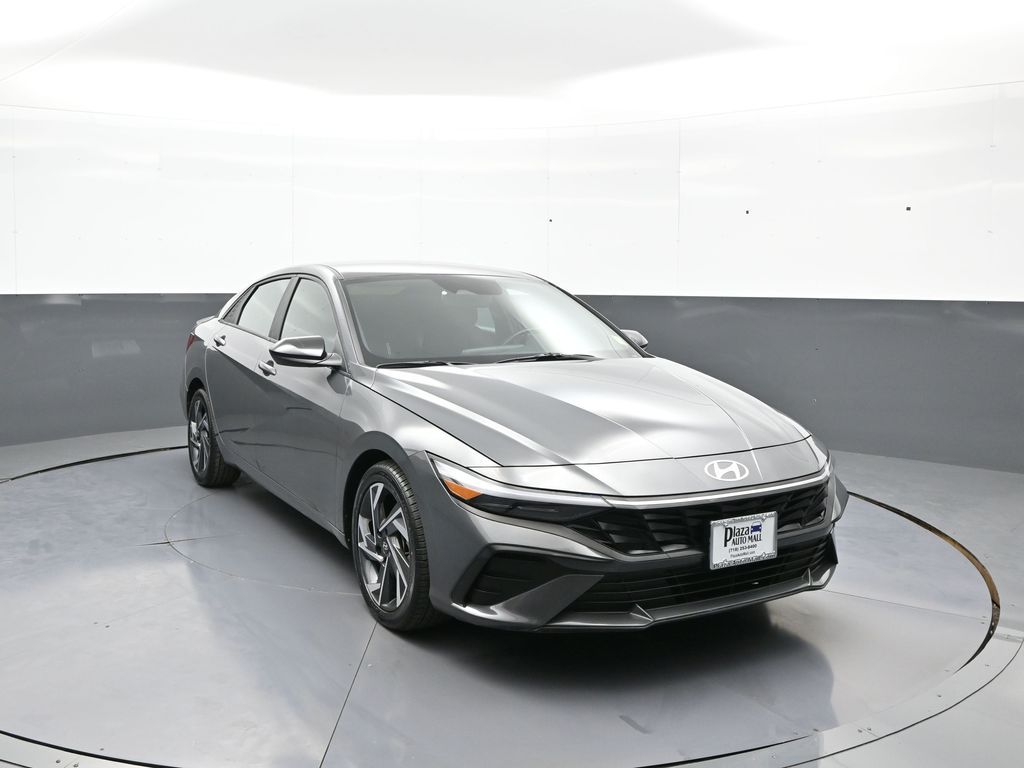 2025 Hyundai Elantra SEL - Photo 3