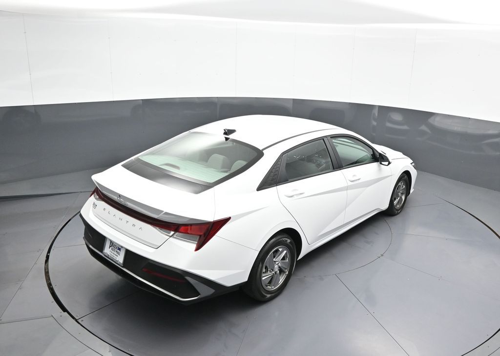 2025 Hyundai Elantra SE - Photo 37