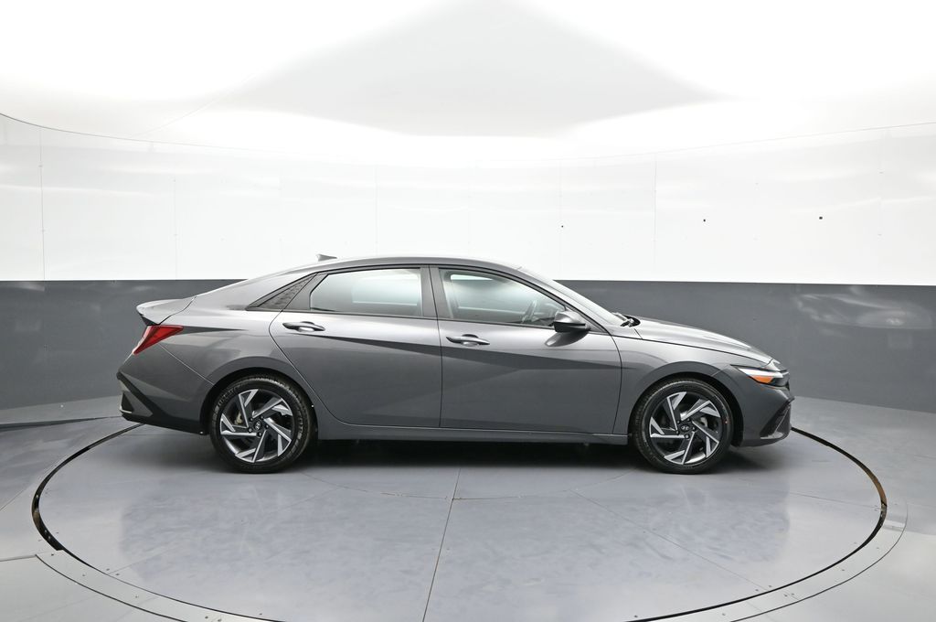 2025 Hyundai Elantra SEL - Photo 5